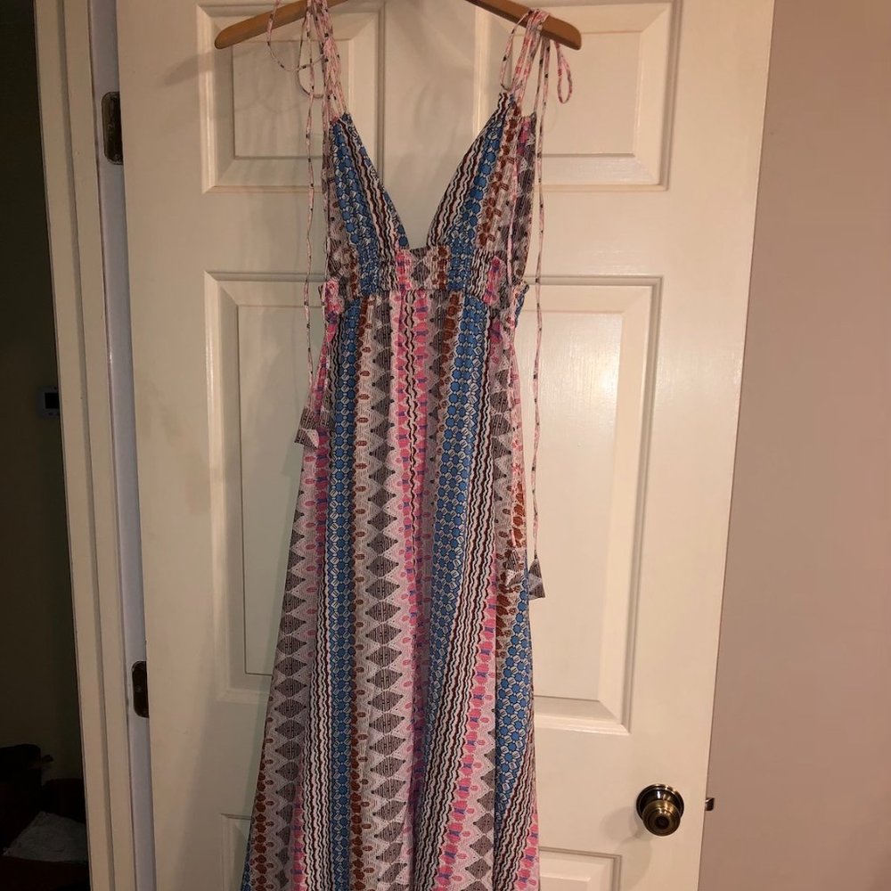 Lulus maxi sundress with deep-V in front/back